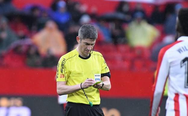 Undiano Mallenco, en un partido del Athletic. /LUIS ÁNGEL GÓMEZ