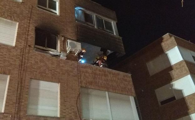 Siete intoxicados por humo en un incendio en Torrent