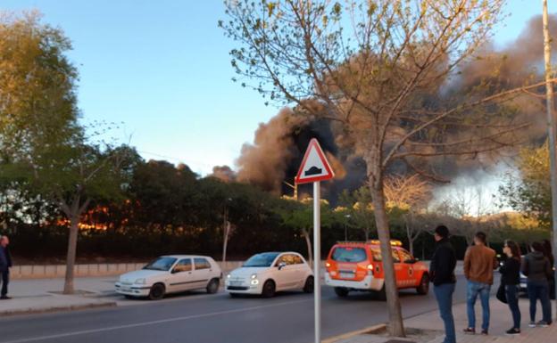 Un incendio causa una gran alarma en Xàtiva