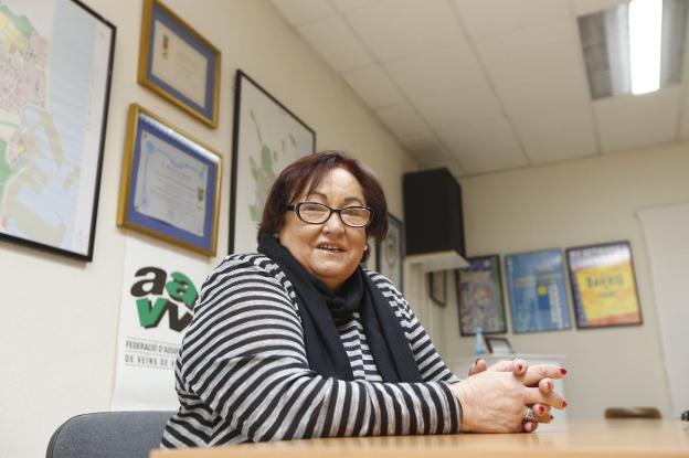 Sede. La presidenta vecinal, esta semana durante la entrevista. / manuel molines