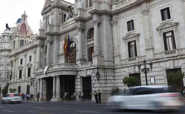 El Ayuntamiento cierra la principal oficina turística por obras en plena Semana Santa
