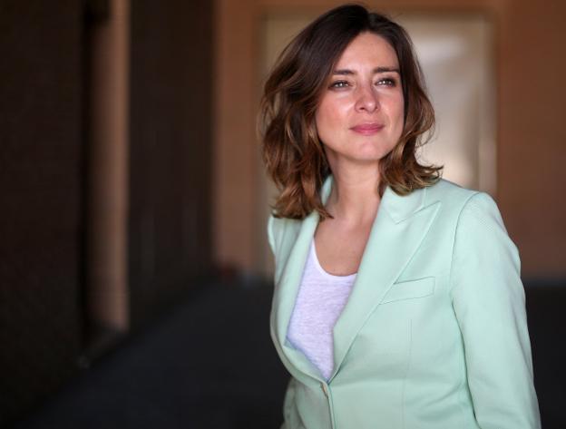 La presentadora y escritora Sandra Barneda, ayer, en LAS PROVINCIAS. / TXEMA RODRÍGUEZ