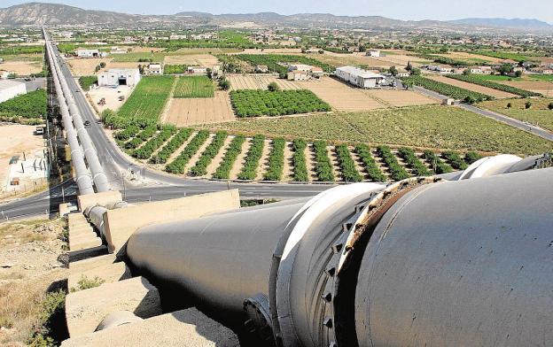 Tubería del trasvase Tajo-Segura. / efe
