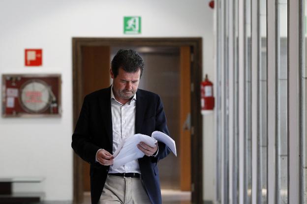 El exconseller y diputado del PP, José Ciscar, ayer. / irene marsilla
