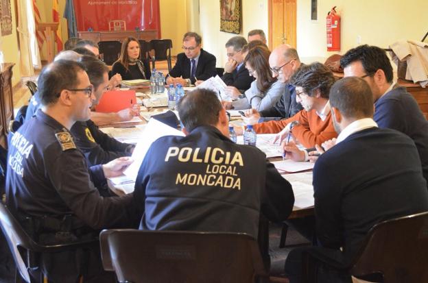 Los integrantes de la junta de seguridad, durante la reunión anterior. / lp