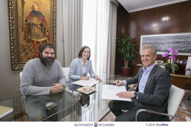 Xavi Ròdenas, Diana Morant y Rafael Juan, en el ayuntamiento. / à.o.
