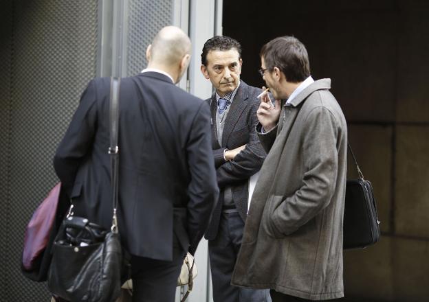 Germán Cardona a la salida de la Audiencia Nacional. / j. r. ladra