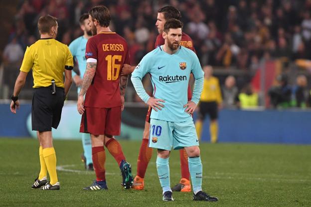 Messi, meditabundo en el partido contra el Roma. / AFP PHOTO/SOLARO