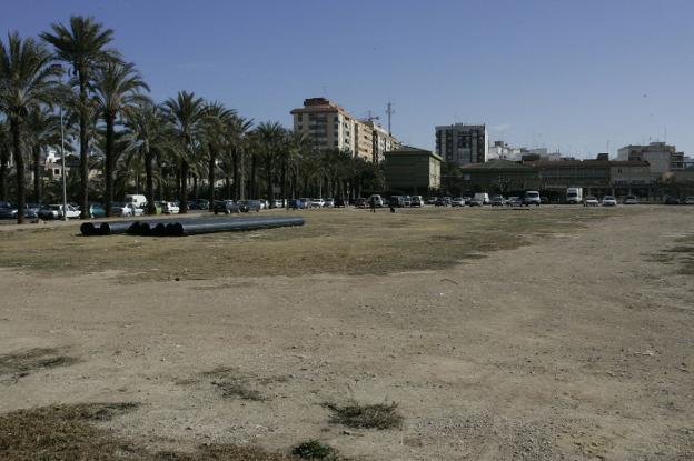 Terrenos en la avenida Luis Suñer donde se construirá el Palacio de Justicia. / f. garcía