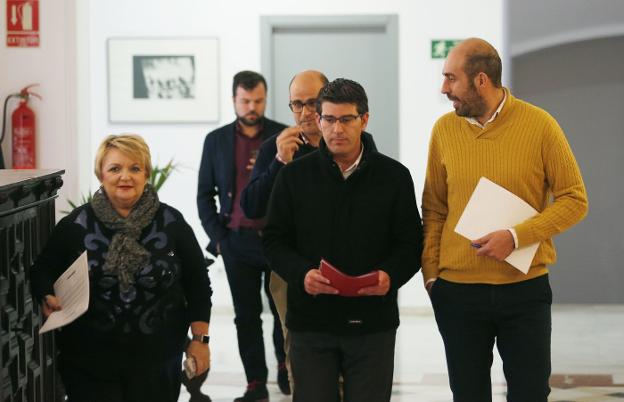 Jorge Rodríguez, en el centro de la imagen. / juan j. monzó
