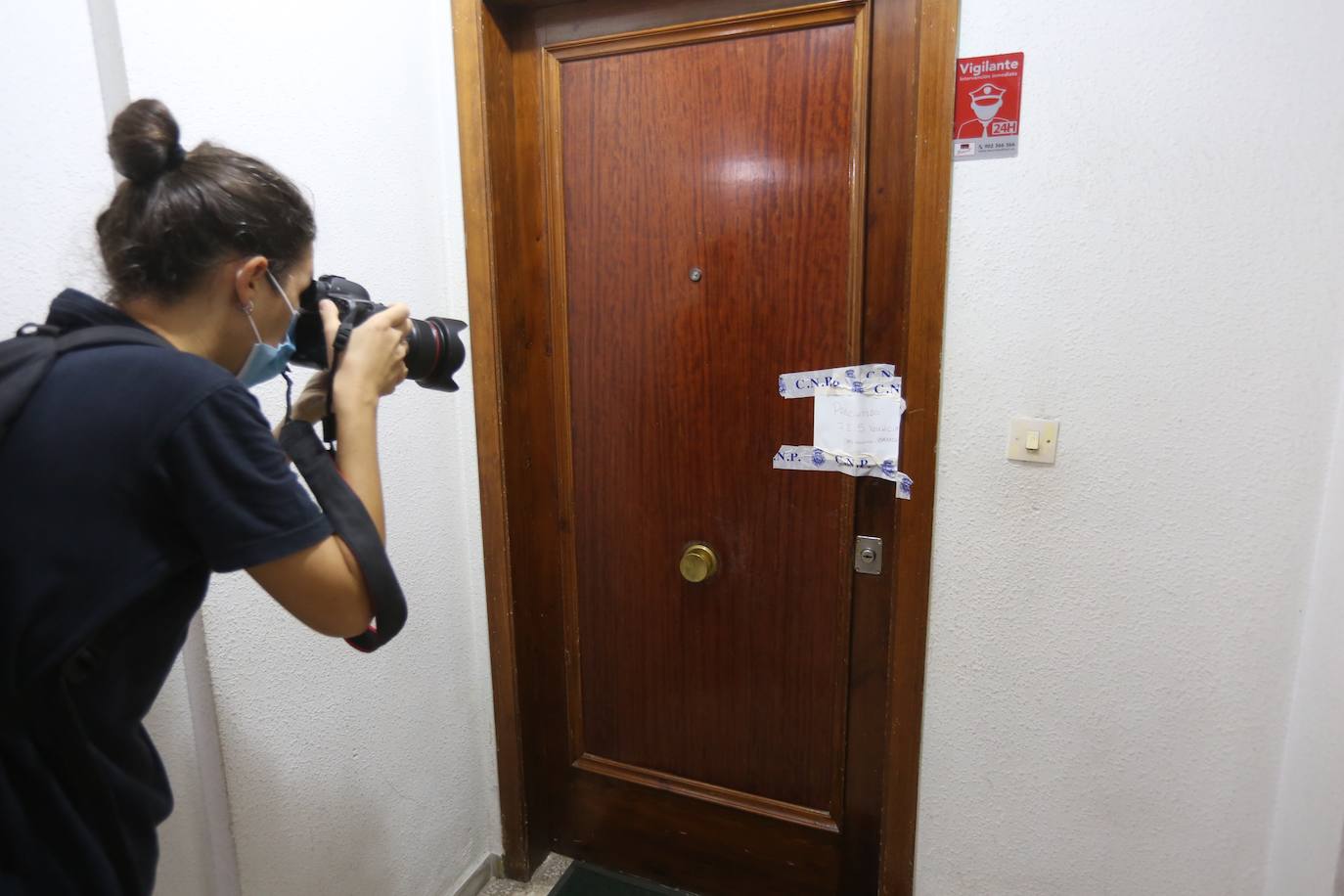 Puesta de la vivienda donde ha tenido lugar el crimen. /Damián Torres Puesta de la vivienda donde ha tenido lugar el crimen. /Damián Torres