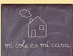 Imagen de archivo de una pizarra con un lema a favor de la educación en casa. / C. M. A./