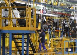 Trabajadores de la factoría. / Signes/