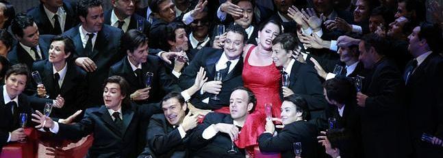 Representación de 'La Traviata' en el Palau de les Arts. / Juan J. Monzó/