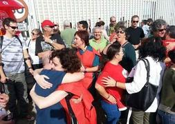 Trabajadores de RTVV celebran la anulación del ERE. / Intersindical/
