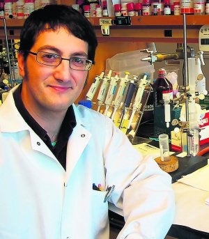 David Alcántara en su laboratorio ubicado en la Harvard Medical School (Boston). ::
LP/