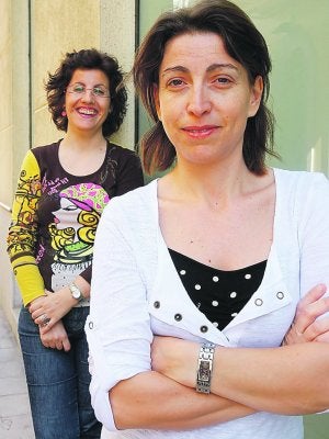 Yolanda Sanahuja y, detrás, Lidón Pascual. ::
P. BELLIDO/