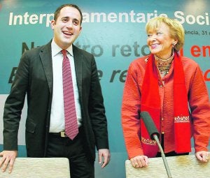 Alarte y De la Vega, en una reunión el año pasado en Valencia. :: EFE/J. C. C./