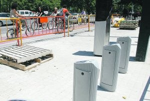 Una de las paradas de bicicletas de la avenida Blasco Ibáñez, ayer. :: JUAN JOSÉ MONZÓ/