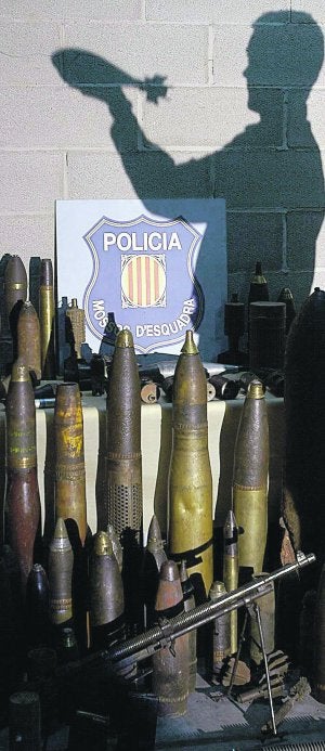 Artefactos de la Guerra Civil incautados en Lleida. ::
L. DOMINIQUE/EFE/