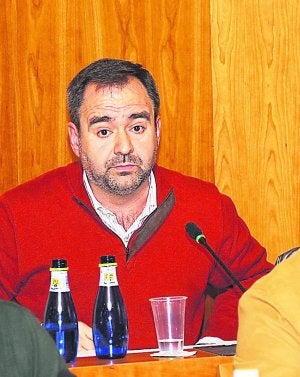 El concejal de Hacienda, Vicent Chorro, en un pleno. :: JOSÉ IGLESIAS/