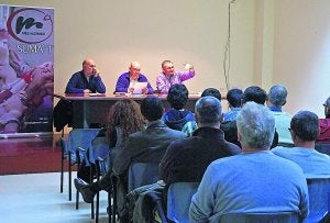 Més Algemesí durante la presentación de un libro, acto en el que defendieron este eje. ::
LP/
