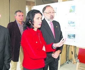 El actual alcalde, Faustino Sala, junto a la consellera Such en un acto en Alberic. ::
JUAN PENADÉS/