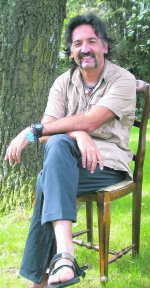 El escritor y su paisaje. Javier Arruga descubre en su libro por qué Monegros es mucho más que un paraje desolado. A la derecha, una muestra. ::
FERNANDO GONZÁLEZ SERAL/HTTP://FGSERAL.BLOGSPOT.COM/