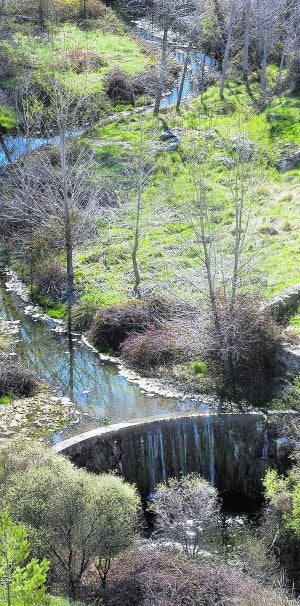 Azud de la Font del Sapo, en Banyeres de Mariola. :: JOSEP M. MARTÍNEZ/