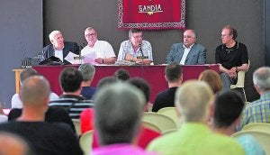 La asamblea del Gandia Bàsquet, que tuvo lugar en una de las salas de Fomento. ::
JUANTXO RIBES/