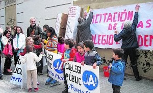 Protesta reivindicativa del nuevo colegio de Ruzafa. ::
LP/