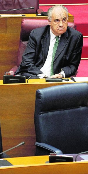 Rafael Blasco, en su escaño de Les Corts. / Txema Rodríguez/