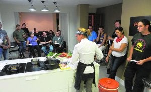 Un momento de una de las clases del II Curso de Cocina de LAS PROVINCIAS. :: LP/