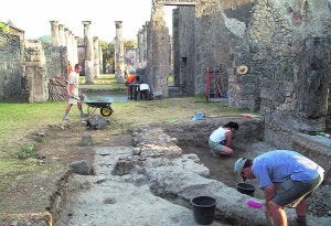 Excavación en la Casa de Ariadna, en una imagen cedida por el ayuntamiento. / LP/