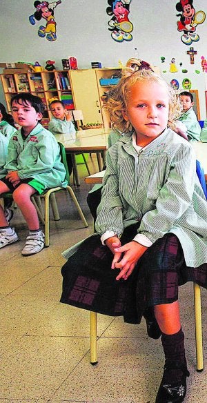 Alumna en un colegio concertado. :: JONATHAN HERREROS/