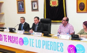 El concejal de Sanidad, el alcalde de Algemesí, el gerente de Controla Club y la psicóloga de la Unidad de Algemesí. ::
LP/