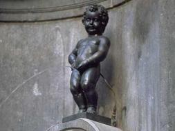 La popular estatua Manneken-Pis de Bruselas. / LP/
