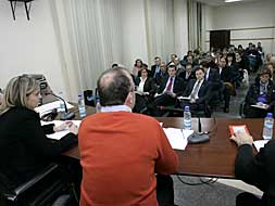 La presidenta de la Mancomunidad, Rosa Sebastià, a la izquierda, en el pleno de la entidad celebrado en la tarde de ayer en Beneixida./