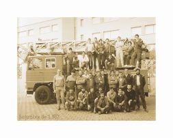 Primera plantilla de los bomberos en septiembre de 1982./