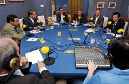 Los alcaldes de Benissa, Ondara, Xàbia, Calp, Dénia (teniente de alcalde) y Teulada, durante la tertulia de ayer./