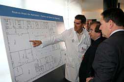 El alcalde y responsables de la Conselleria analizan el proyecto de mejora./