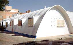 Viviendas del barrio de Pescadores del Perellonet, una innovación técnica en los años 50./