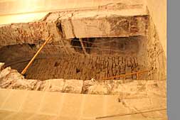 Imagen del hallazgo en el interior del templo de la iglesia vieja de Xert./
