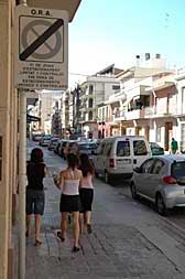 Cartel que indica una zona de aparcamiento de pago en Algemesí./