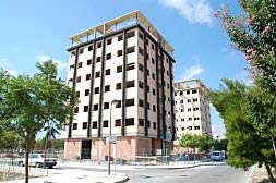 Edificio de VPO en Algemesí que cuenta con 36 viviendas, a las cuales algunos propietarios han renunciado por el aumento del precio./