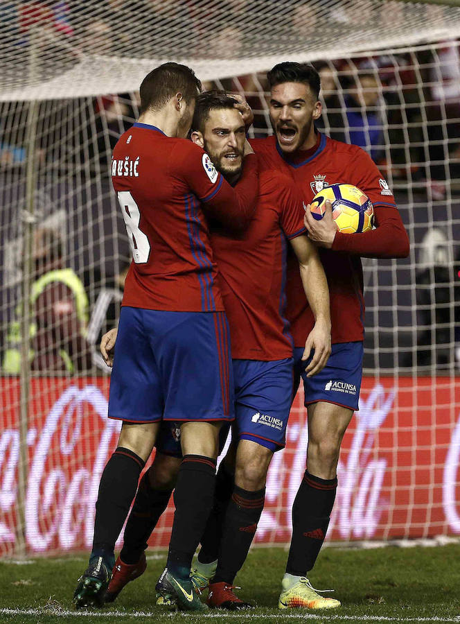 Fotos del encuentro disputado entre Osasuna y Valencia