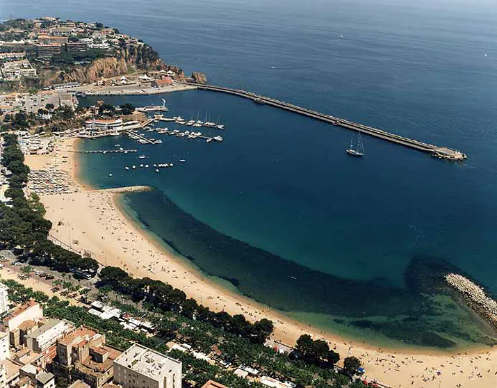 Sant. Сан-Фелиу-де-Гишольс Испания. Испания Sant Feliu de Guixols. Сан Филио де Гишольс. Фото Сан Фелиу де Гишольс Испания.