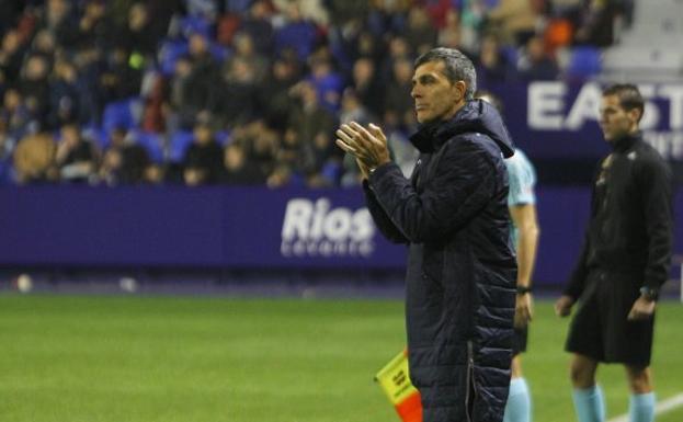 Levante UD | Muñiz: «No es fácil mejorar el nivel de esta plantilla»