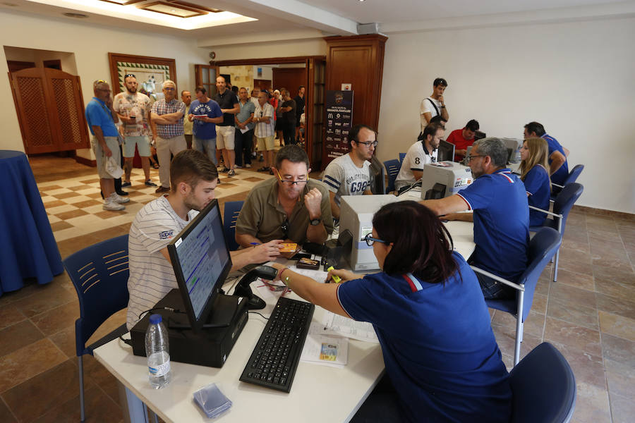 Fotos de la venta de los abonos del Levante UD