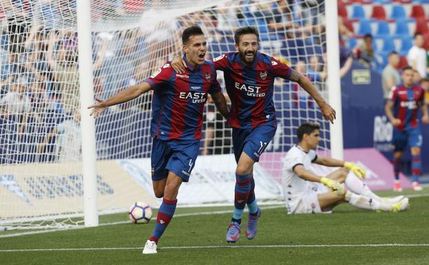 Róber, ausente en el entrenamiento del Dépor para cerrar la cesión al Levante UD